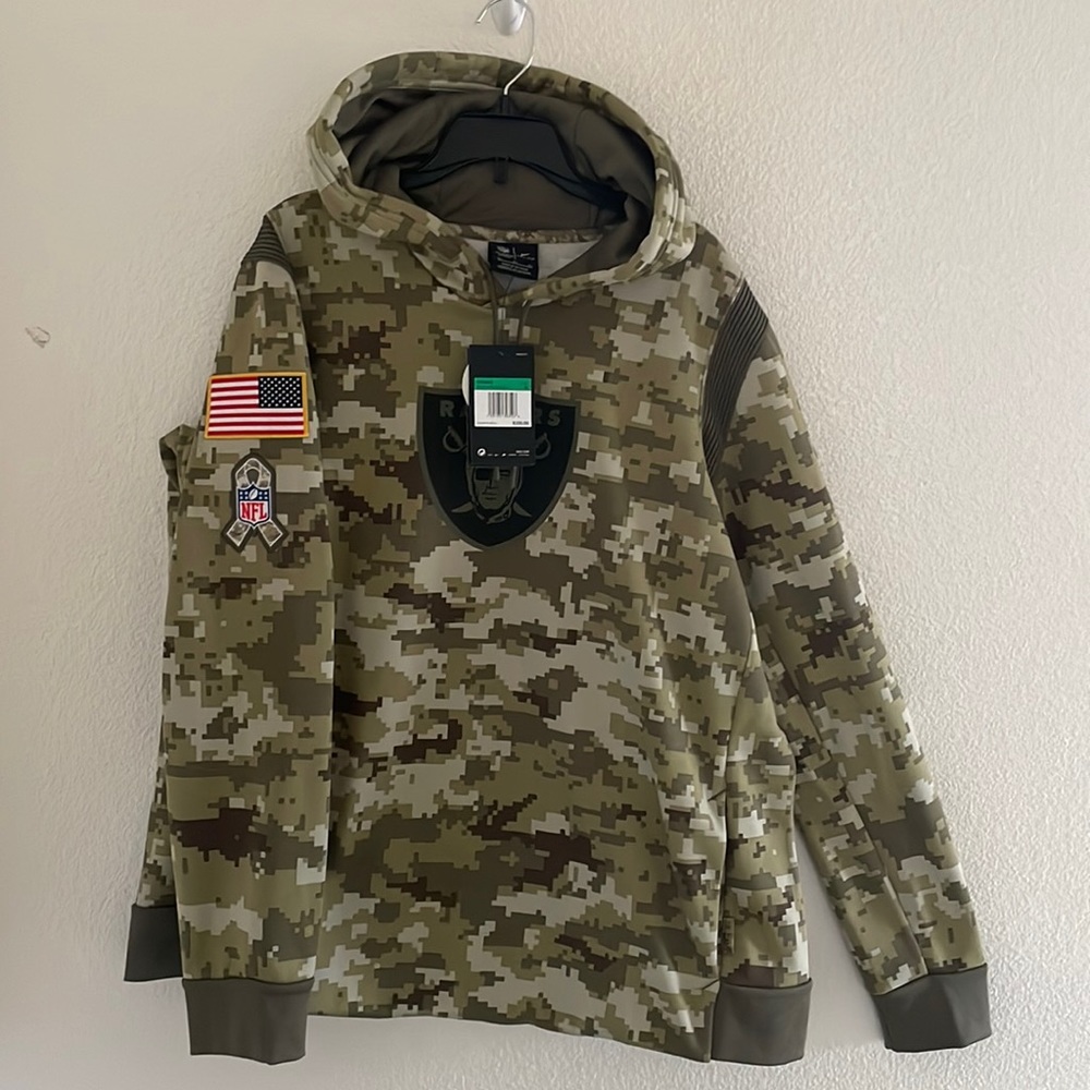 Women’s XL Raiders pullover hoody, salute to service.
